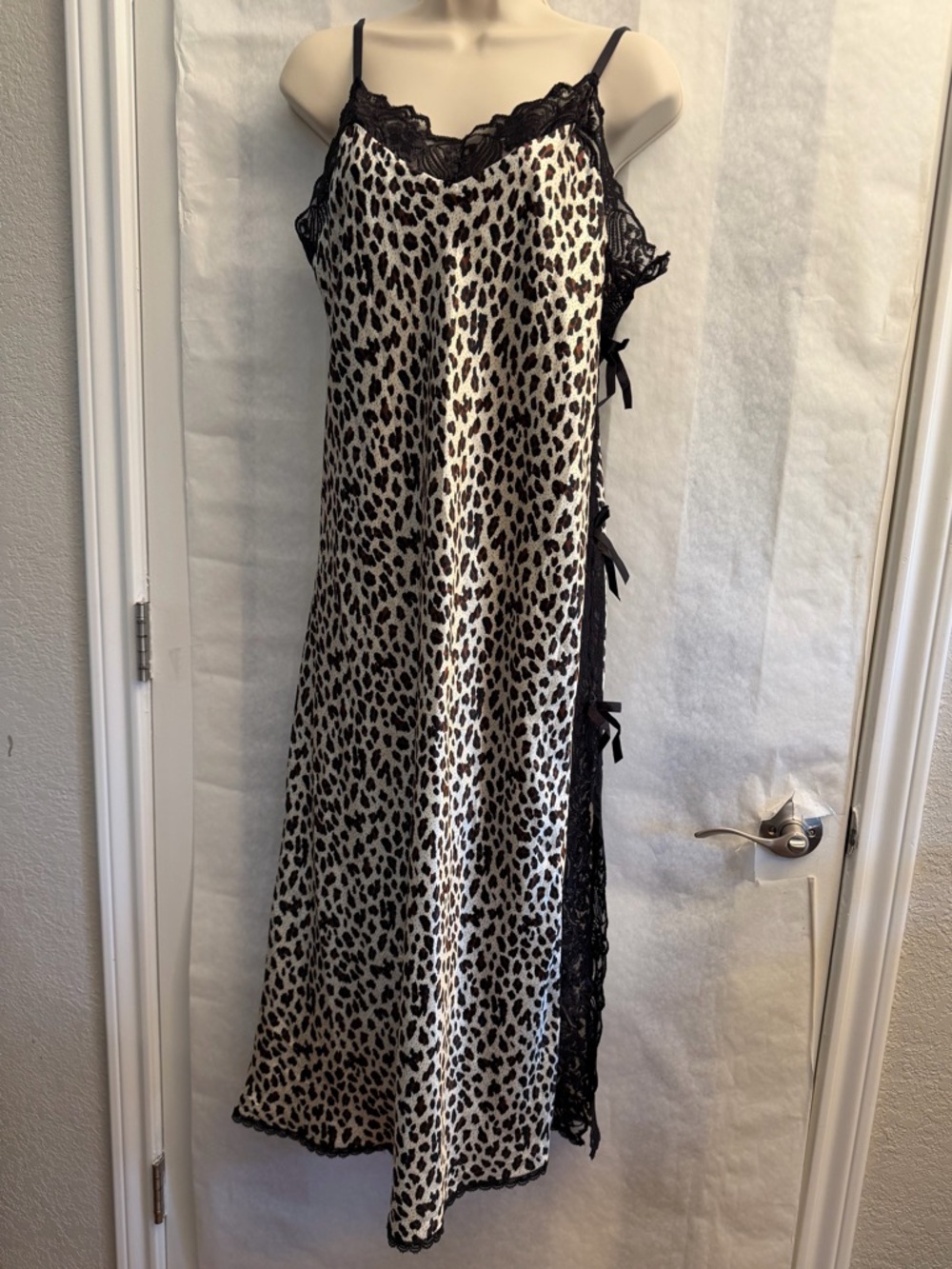 VTG Leopard‎ Print night gown with Lace-& bow Trim Sz-M. H8
